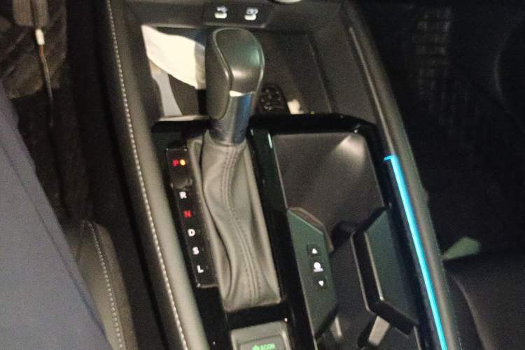 Used Honda Inspire 2023 260TURBO Elegant Edition Gear Lever