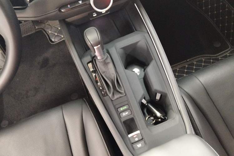 Used Honda Inspire 2023 260TURBO Elite Edition Gear Lever