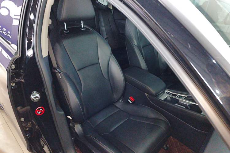 Used Honda Inspire 2023 260TURBO Deluxe Edition Right Front Seat