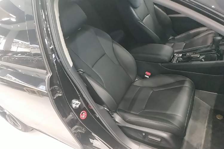 Used Honda Inspire 2023 260TURBO Deluxe Edition Right Front Seat