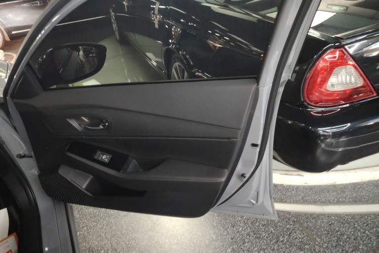 Used Honda Inspire 2023 260TURBO Deluxe Edition Right Front Door Interior