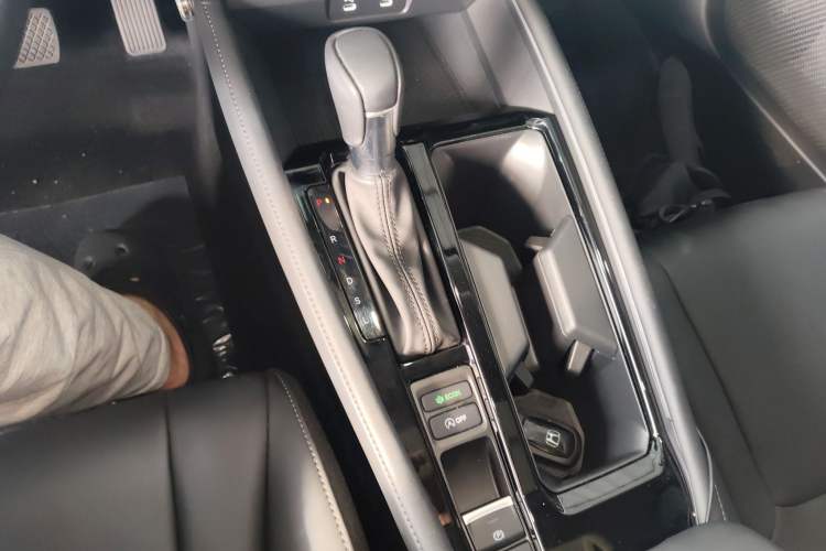 Used Honda Inspire 2023 260TURBO Deluxe Edition Gear Lever