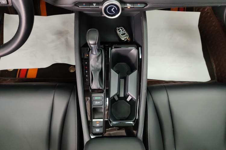 Used Honda Inspire 2023 260TURBO Deluxe Edition Gear Lever