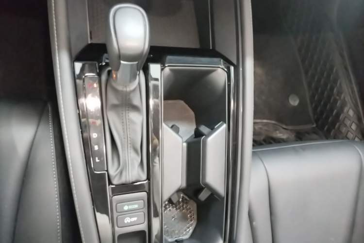 Used Honda Inspire 2023 260TURBO Deluxe Edition Gear Lever