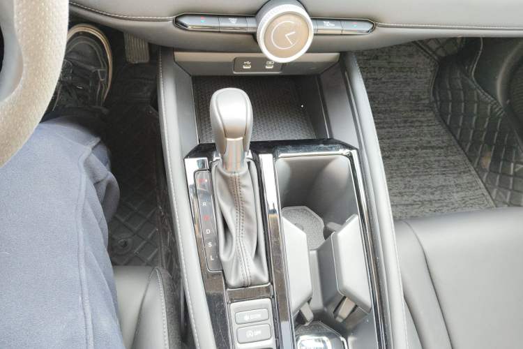 Used Honda Inspire 2023 260TURBO Deluxe Edition Gear Lever
