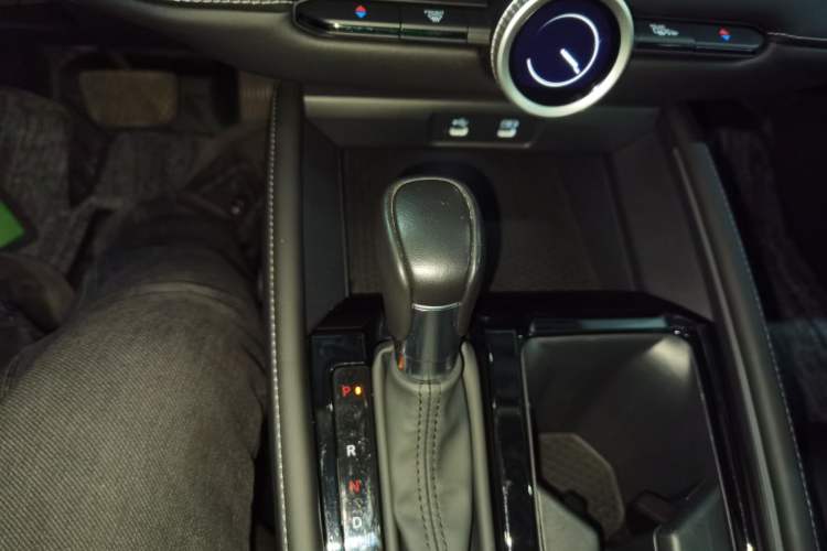 Used Honda Inspire 2023 260TURBO Deluxe Edition Gear Lever