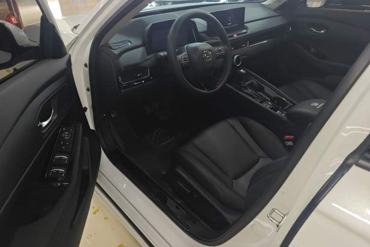 Used Honda Inspire 2023 260TURBO Deluxe Edition Left Front Seat