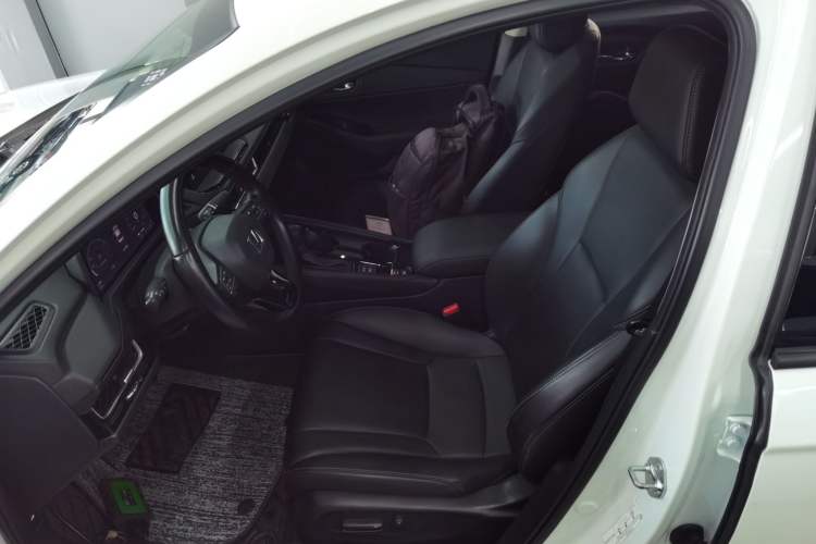 Used Honda Inspire 2023 260TURBO Deluxe Edition Left Front Seat