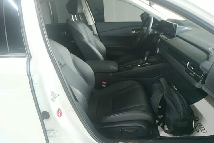 Used Honda Inspire 2023 260TURBO Deluxe Edition Right Front Seat