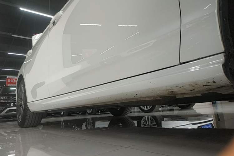 Used Honda Inspire 2023 260TURBO Deluxe Edition Right Side Sill