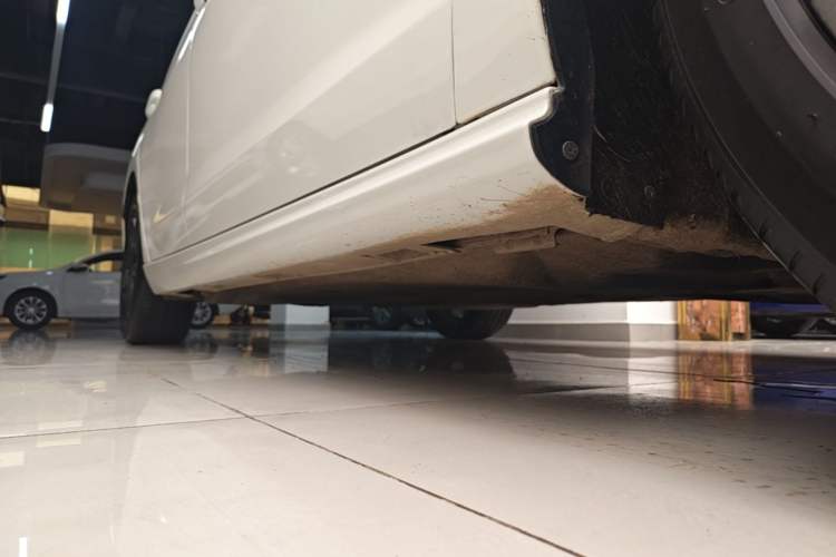 Used Honda Inspire 2023 260TURBO Deluxe Edition Right Side Sill