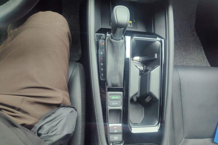 Used Honda Inspire 2024 260TURBO Elite Edition Gear Lever