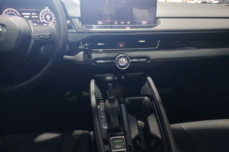 Used Honda Inspire 2025 260TURBO Elegant Edition Audio And AC Panel