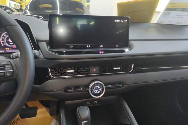 Used Honda Inspire 2025 260TURBO Elite Edition Audio And AC Panel