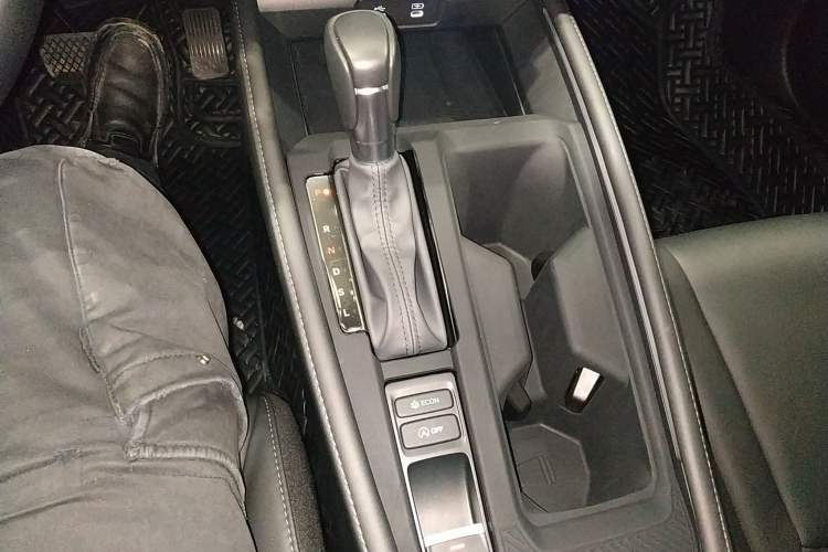 Used Honda Inspire 2025 260TURBO Elite Edition Gear Lever