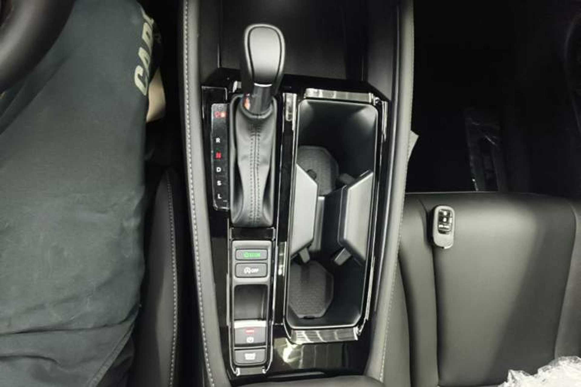 Used Honda Inspire 2025 260TURBO Elite Edition Gear Lever