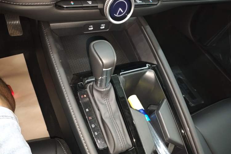 Used Honda Inspire 2025 260TURBO Elite Edition Gear Lever