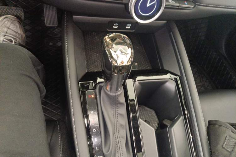 Used Honda Inspire 2025 260TURBO Elite Edition Gear Lever