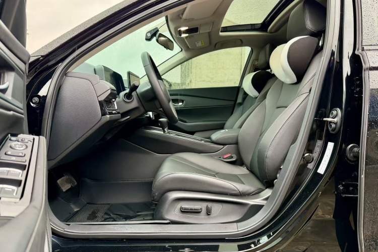 Used Honda Inspire 2025 260TURBO Elegant Edition Interior 1