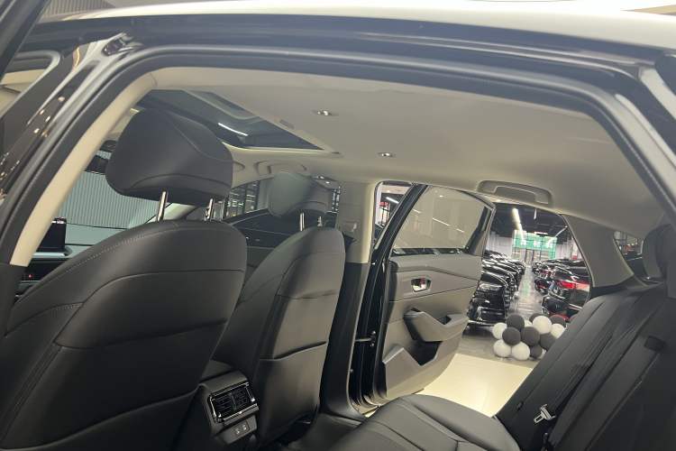 Used Honda Inspire 2025 260TURBO Elegant Edition Interior 11