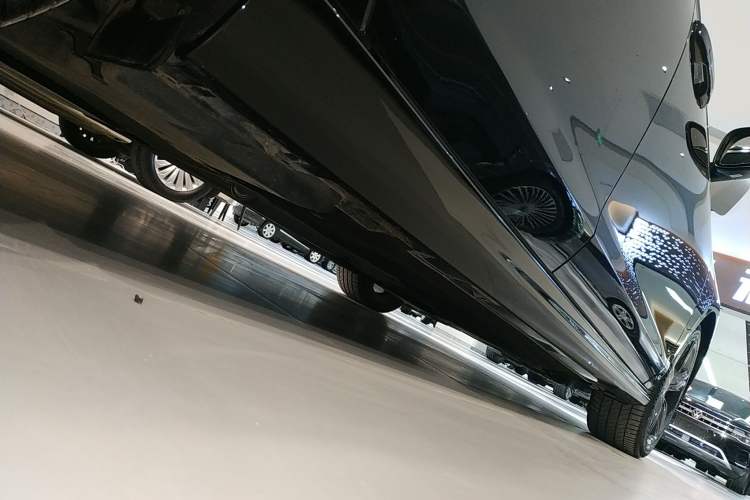 Used Honda Inspire 2025 260TURBO Elite Edition Right Side Sill