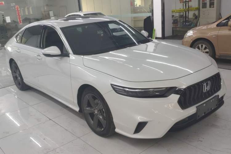 Used Honda Inspire 2025 260TURBO Elegant Edition Front Right 45 Deg