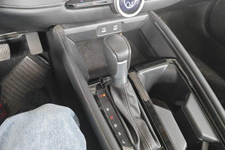 Used Honda Inspire 2025 260TURBO Elegant Edition Gear Lever