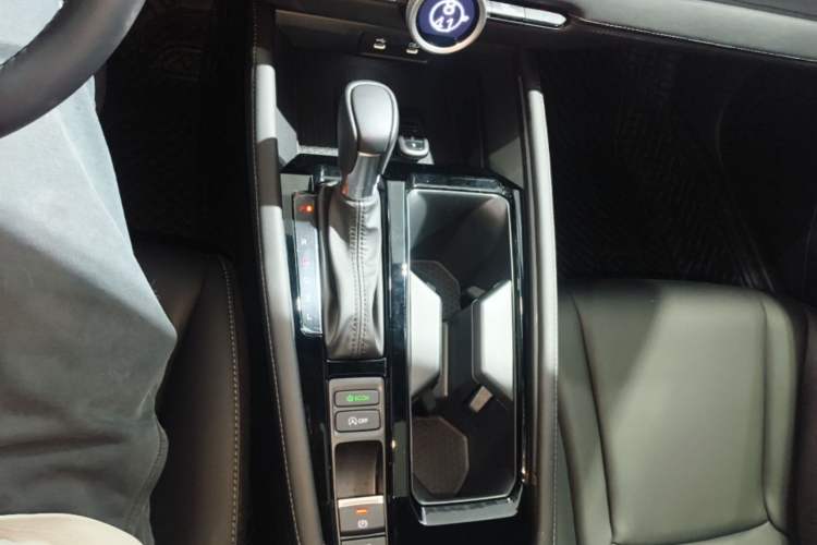 Used Honda Inspire 2025 260TURBO Elegant Edition Gear Lever
