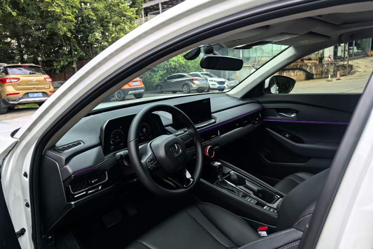 Used Honda Inspire 2025 260TURBO Elegant Edition Interior 2