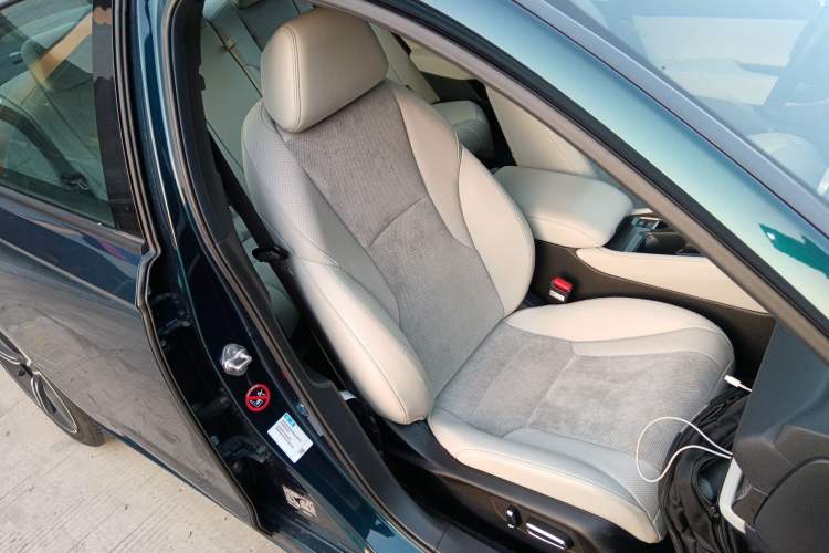 Used Honda Inspire New Energy 2023 ePHEV Smart Edition Right Front Seat