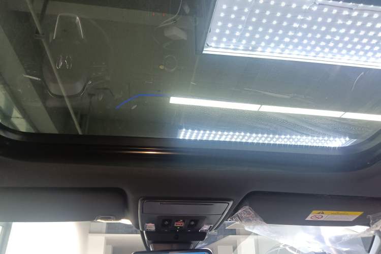 Used Honda Inspire New Energy 2025 Model—e:PHEV Smart Shine Version Headliner