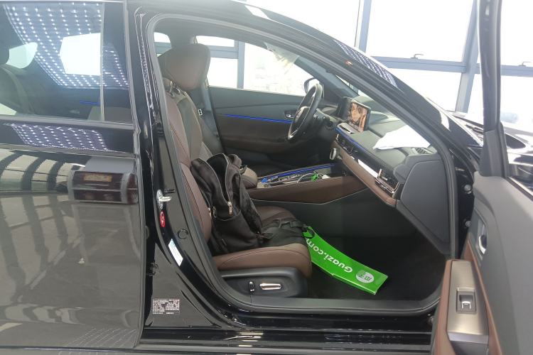 Used Honda Inspire New Energy 2025 Model—e:PHEV Smart Shine Version Right Front Seat