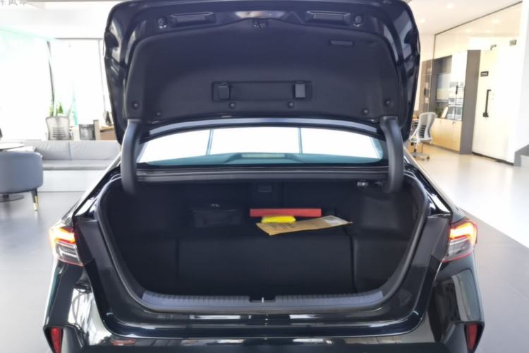 Used Honda Inspire New Energy 2025 Model—e:PHEV Smart Shine Version Trunk