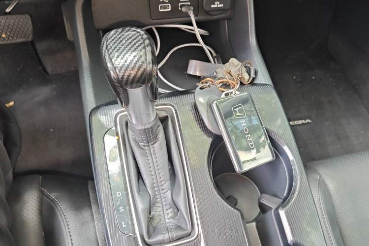 Used Honda Integra 2023 240TURBO CVT Luxury Edition Gear Lever