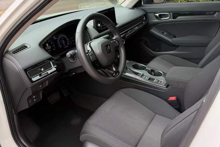 Used Honda Integra 2023 240TURBO CVT Tech Edition Interior 2