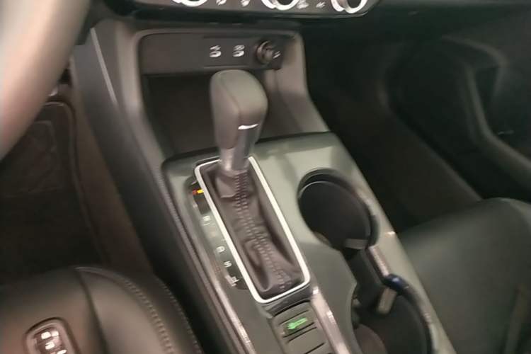 Used Honda Integra 2025 240TURBO CVT Tech Edition Gear Lever