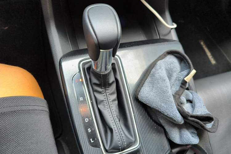 Used Honda Integra 2025 240TURBO CVT Tech Edition Gear Lever