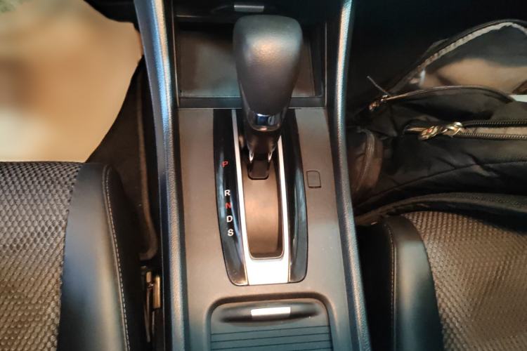 Used Honda Jade 2014 1.8L Automatic Comfort Elite Version 5 Seats Gear Lever