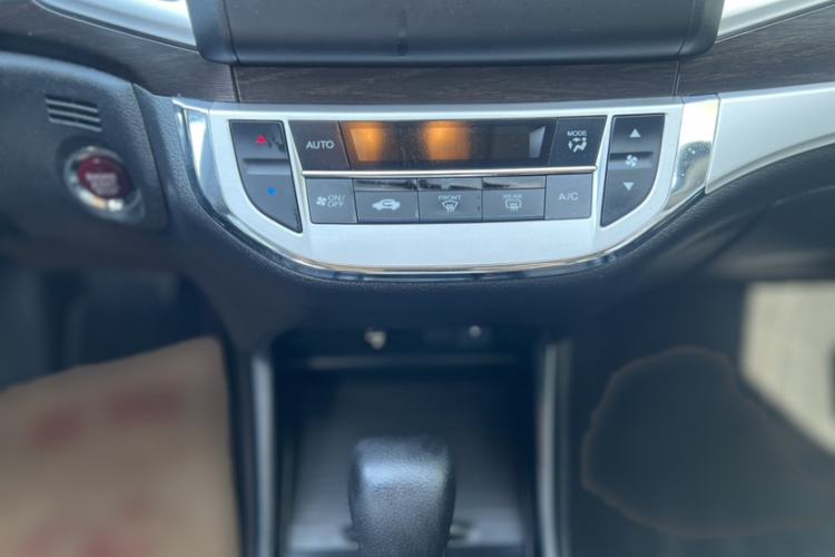 Used Honda Jade 2014 1.8L Automatic Comfort Elite Version 5 Seats Interior 13