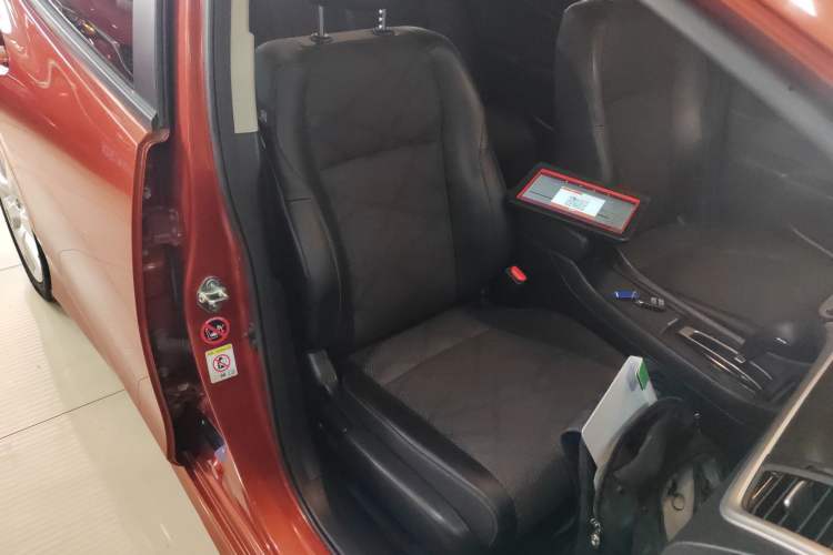 Used Honda Jade 2014 1.8L Automatic Comfort Elite Version 5 Seats Right Front Seat