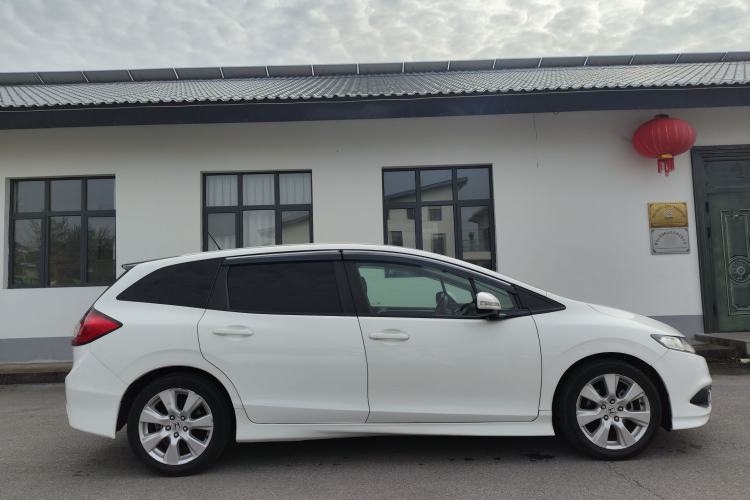 Used Honda Jade 2013 1.8L automatic Comfort version 6 seats Exterior 3