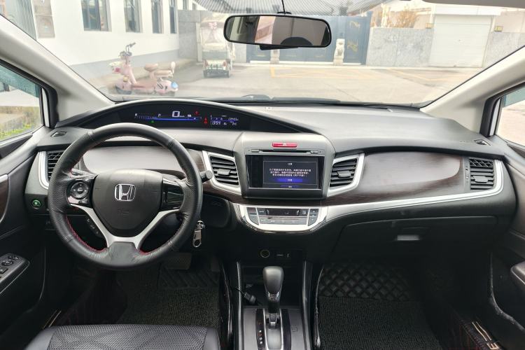 Used Honda Jade 2013 1.8L automatic Comfort version 6 seats Interior 1