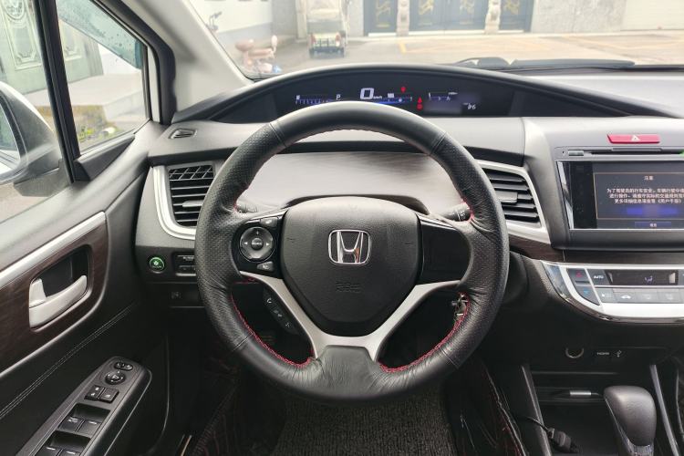 Used Honda Jade 2013 1.8L automatic Comfort version 6 seats Interior 2