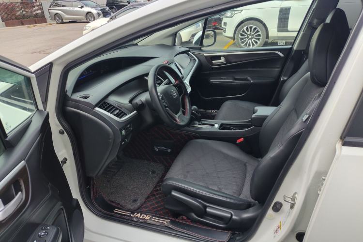 Used Honda Jade 2013 1.8L automatic Comfort version 6 seats Interior 3