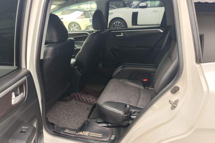 Used Honda Jade 2013 1.8L automatic Comfort version 6 seats Interior 4