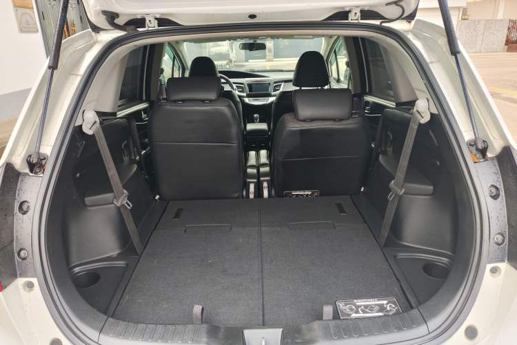 Used Honda Jade 2013 1.8L automatic Comfort version 6 seats Interior 5