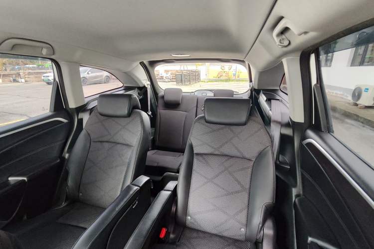 Used Honda Jade 2013 1.8L automatic Comfort version 6 seats Interior 6