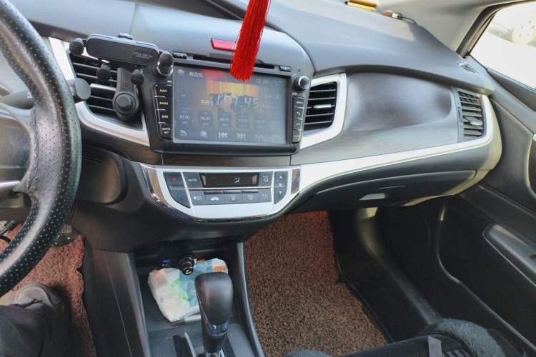 Used Honda Jade 2013 1.8L automatic Comfort version 5 seats Audio And AC Panel