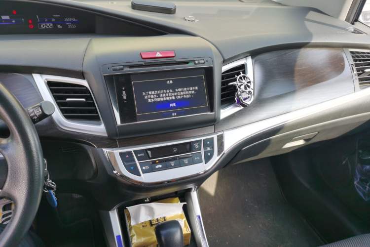 Used Honda Jade 2013 1.8L automatic Comfort version 6 seats Audio And AC Panel
