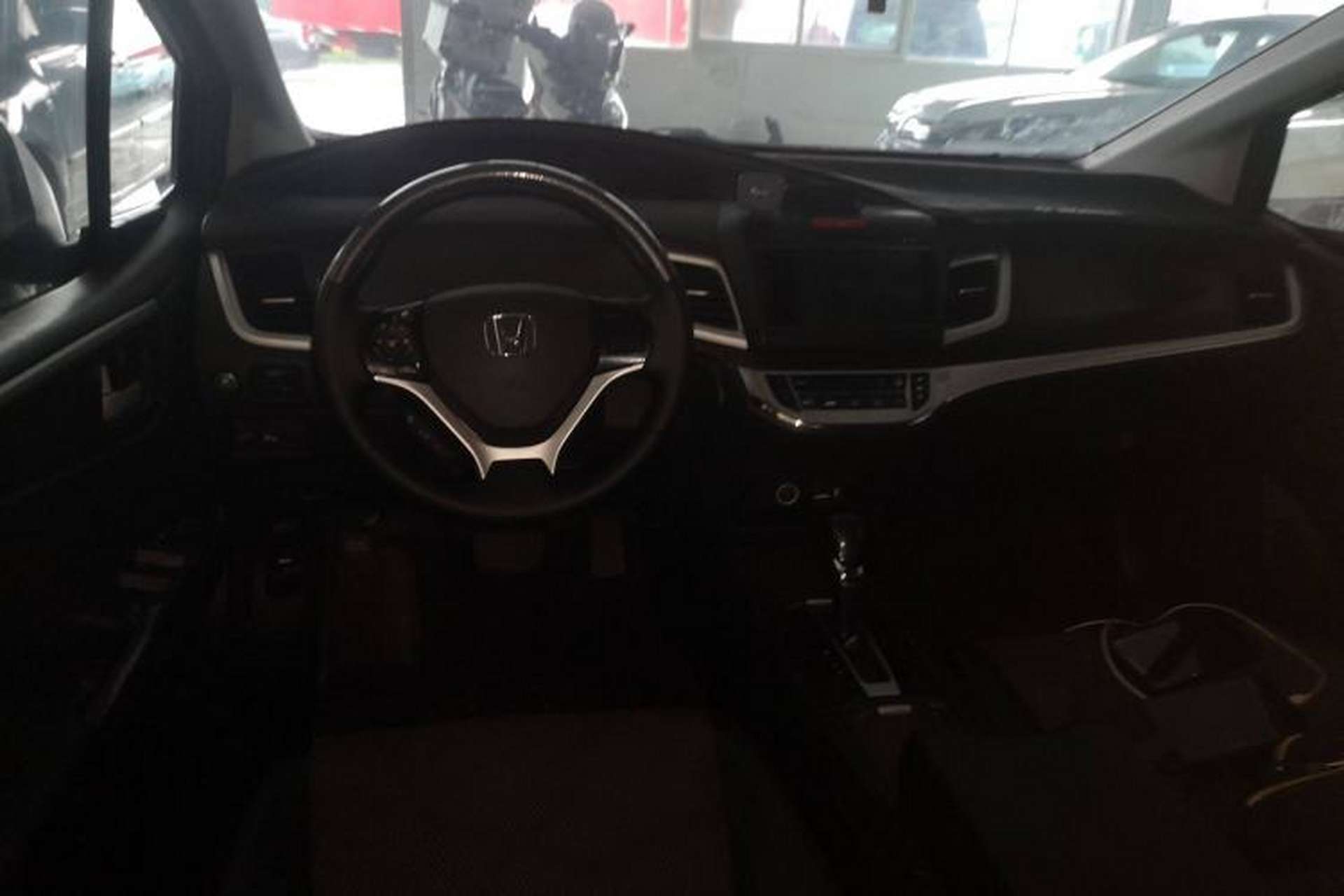 Used Honda Jade 2013 1.8L automatic Comfort version 5 seats Center Console